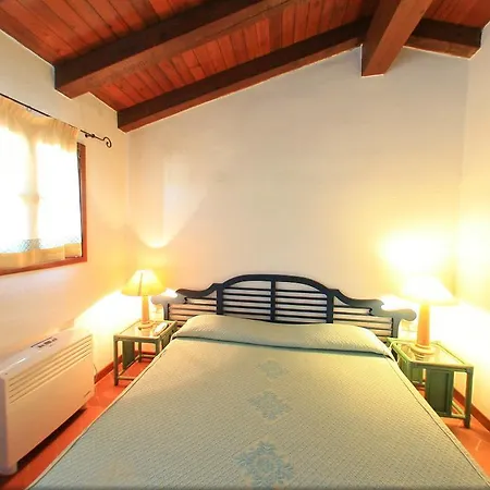 מלון דירות Porto Piccolo 4*